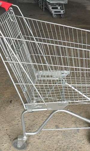 Carrinho de supermercado usado Carrinho de supermercado usado