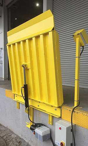 Rampa niveladora para carga e descarga Rampa niveladora para carga e descarga